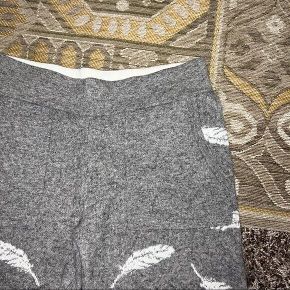 Ann Taylor Feather Print Grey Sweater Jogger - Picture 7 of 7